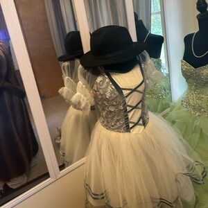 Source Unknown Cream and Gray Lace Dress